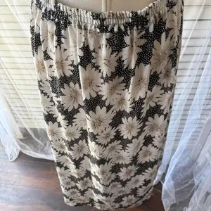 Vintage Black and white Cricket Lane floral midi skirt with elastic waistband thumbnail 4
