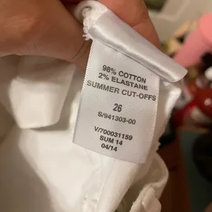 GAP WHITE DENIM SLIM CUT OFF SHORTS thumbnail 4