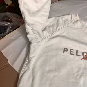 Peloton Cream Crewneck Sweatshirt Women's Size M Cozy Athleisure thumbnail 6