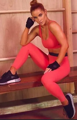 Good American Performance Workout Set thumbnail 1