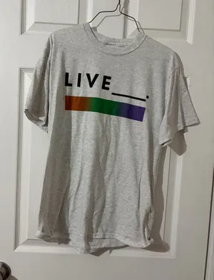 White tshirt Gray Size M thumbnail 1