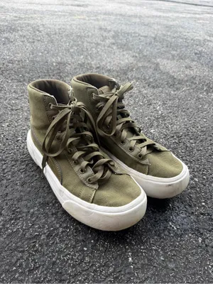 Puma Women’s Size 8 Olive Green High Top Platform Sneakers thumbnail 2