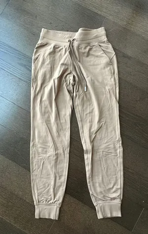 Lululemon tan ready to rulu joggers thumbnail 1