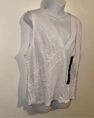 Banana Republic Short sleeve v neck cotton blend t-shirt in white size X-large thumbnail 4