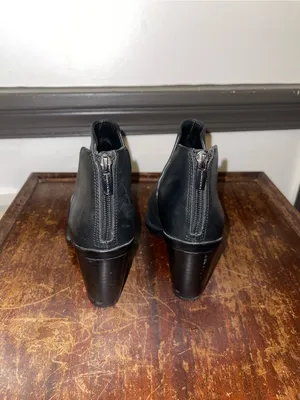Vince Camuto Black Pointed Toe Leather Ankle Boots - Size 8M thumbnail 5