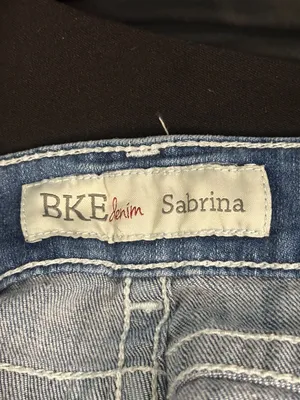 BKE Sabrina medium wash distressed low-rise stretch denim shorts Size 26 thumbnail 10