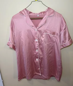 Classic Pink Short-Sleeve Satin Pajama Top with White Piping thumbnail 1