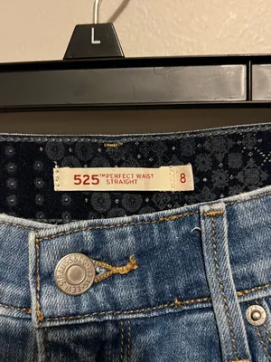 525 Levi’s Women's Medium Blue Straight-Leg Jeans thumbnail 3