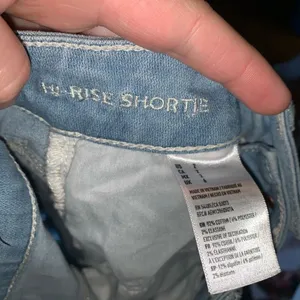 American Eagle lace pocket light wash cut off hi-rise 2 shorts thumbnail 2