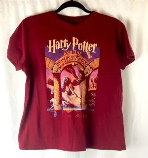 Harry Potter burgundy graphic tee shirt woman’s size large thumbnail 1