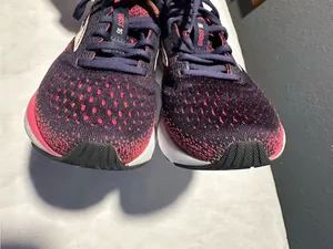 Brooks Women’s Navy & Pink Running Sneakers size 6 thumbnail 4