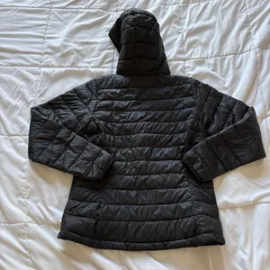 Amazon Essentials Medium Black Lightweight Water thumbnail 7