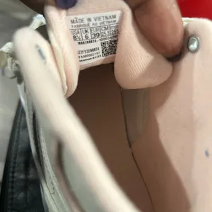 Reebok Cream and Pink Sneakers NWOT thumbnail 7