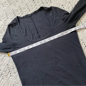 Lululemon Scoop Neck Long Sleeve TShirt Black (XSmall) thumbnail 2