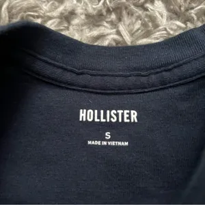 Hollister navy baby tee size small thumbnail 2