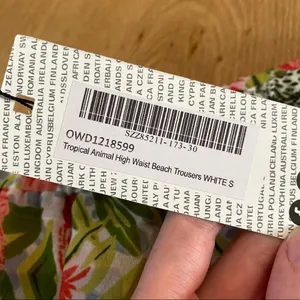Boohoo - Tropical Animal High Waist Beach Pants in Green & Orange thumbnail 3