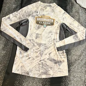 Womens XS Magellan Outdoors Boyfriend Fit Long Sleeve Pullover Shirt-camo thumbnail 3