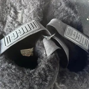 UGG Fluff‎ Yeah Slippers size 9 in women's Black thumbnail 3