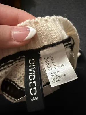H&M Sweater thumbnail 2