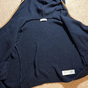 Abercrombie & Fitch Navy Blue Hooded Sweater with Tan Trim Women’s Size Large thumbnail 5