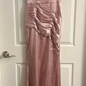 Hebeos Pink Blush Satin Gown NWT 4-6 Prom Spring Wedding Glamour thumbnail 2