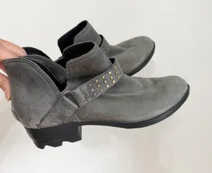 Sorel Women's Lolla II Boot Size 10 Block Heel Stud Strap Gray Leather Distress thumbnail 1