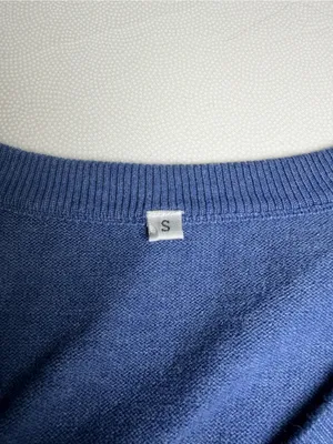 Women’s Blue V Neck Knit Pullover Sweater Size Small Long Sleeve Classic thumbnail 6