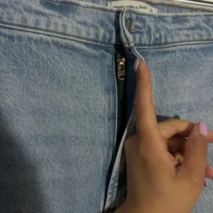 Abercrombie & Fitch Curve Love Ultra High Rise 90s‎ Straight Jean Size 24 Long thumbnail 8