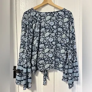 American Eagle NWT floral tie front blouse with bell sleeves size Large thumbnail 5