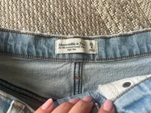 Abercrombie 90s Relaxed Cutoff Shorts thumbnail 3