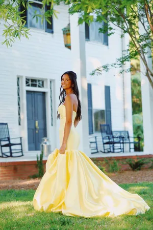 Sherri Hill Prom dress size 00 yellow rose strapless dress thumbnail 3