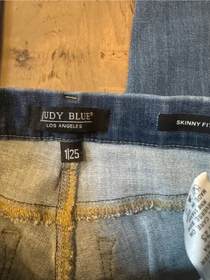 Judy Blue Size 1 25 Slighly Distressed Pull On Stretchy Jeans Skinny thumbnail 2