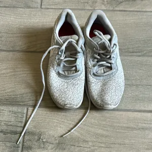 Nike gray sneakers thumbnail 2
