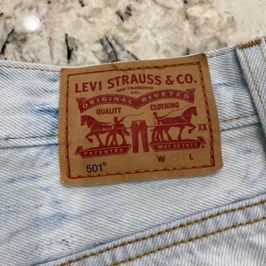 Levi’s 501 Original Fit High Rise Women’s‎ Shorts size 27 thumbnail 3