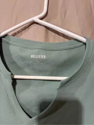 Hollister T-shirt thumbnail 2