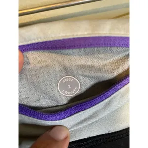Lululemon Black Mid Rise Capri’s With Pockets Size 2 thumbnail 7