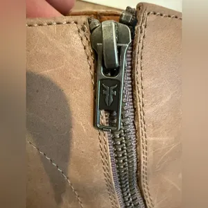 Frye‎ Nora Short Zipper Boot Almond Toe Tan Block Heel Womens Size 8.5B thumbnail 6