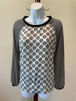 Ann Taylor LOFT Pattern‑Sleeve Boho Detail Top – Size M thumbnail 1