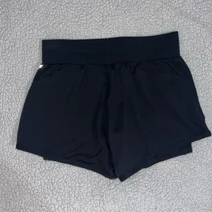 Fabletics Shorts High-Waisted thumbnail 3