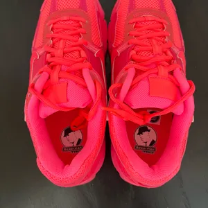 New NIKE Air Zoom Vomero 5 'Hot Punch’ thumbnail 6