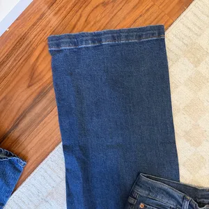 NWT GAP Wide-Leg High-Rise Jeans in Deep Blue thumbnail 6