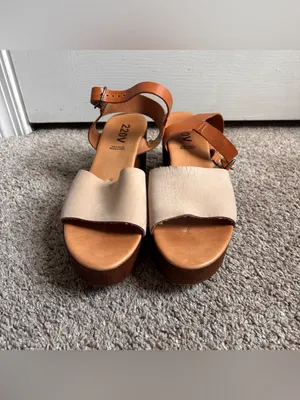 220V Italian Leather Beige Nubuck Wood Wedge Sandals Size 41 Beautiful 220V thumbnail 2