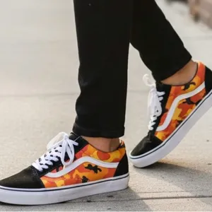 Vans OLD SKOOL POP CAMO ORANGE and Black Shoe Size Label Close-Up UNISEX thumbnail 1