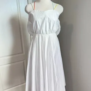 Minusey Luxurious White Cross-Strap Open Back Dress‎ thumbnail 13