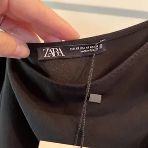 Zara Black Off The Shoulder Top XS New With Tags thumbnail 8