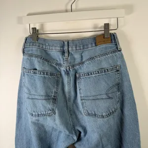 American Eagle Highest Rise‎ 90s Flare Jeans Light Wash Distressed Womens 8 thumbnail 7