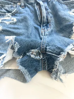 Women’s American Eagle Blue Denim High-Rise Ripped Mom Short - 00 thumbnail 4