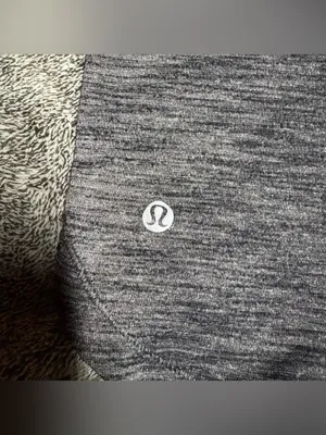 Lululemon T-shirt thumbnail 4