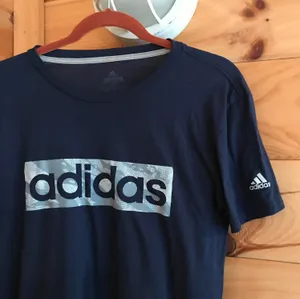 Adidas NAVY BLUE  SPELLOUT LOGO GRAPHIC TEE BASIC CLOSET ESSENTIAL thumbnail 2