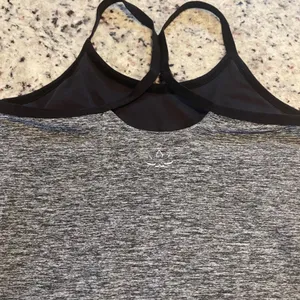 Beyond Yoga Tank Top Women Small Gray Heather Space Dye Shelf Bra Racerback Tank thumbnail 4